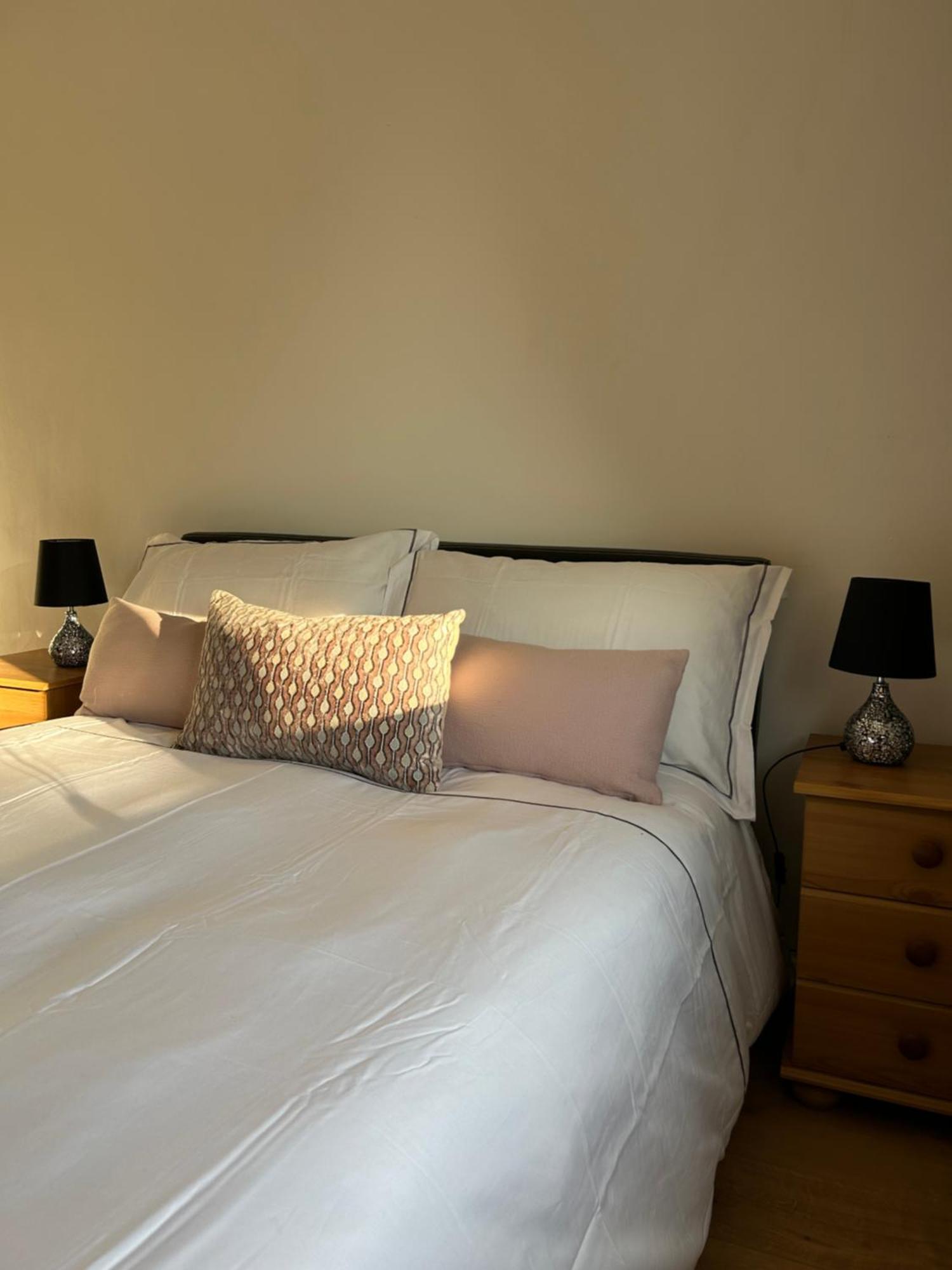 No6 Overnight Stays Free Onsite Parking Hindlip エクステリア 写真