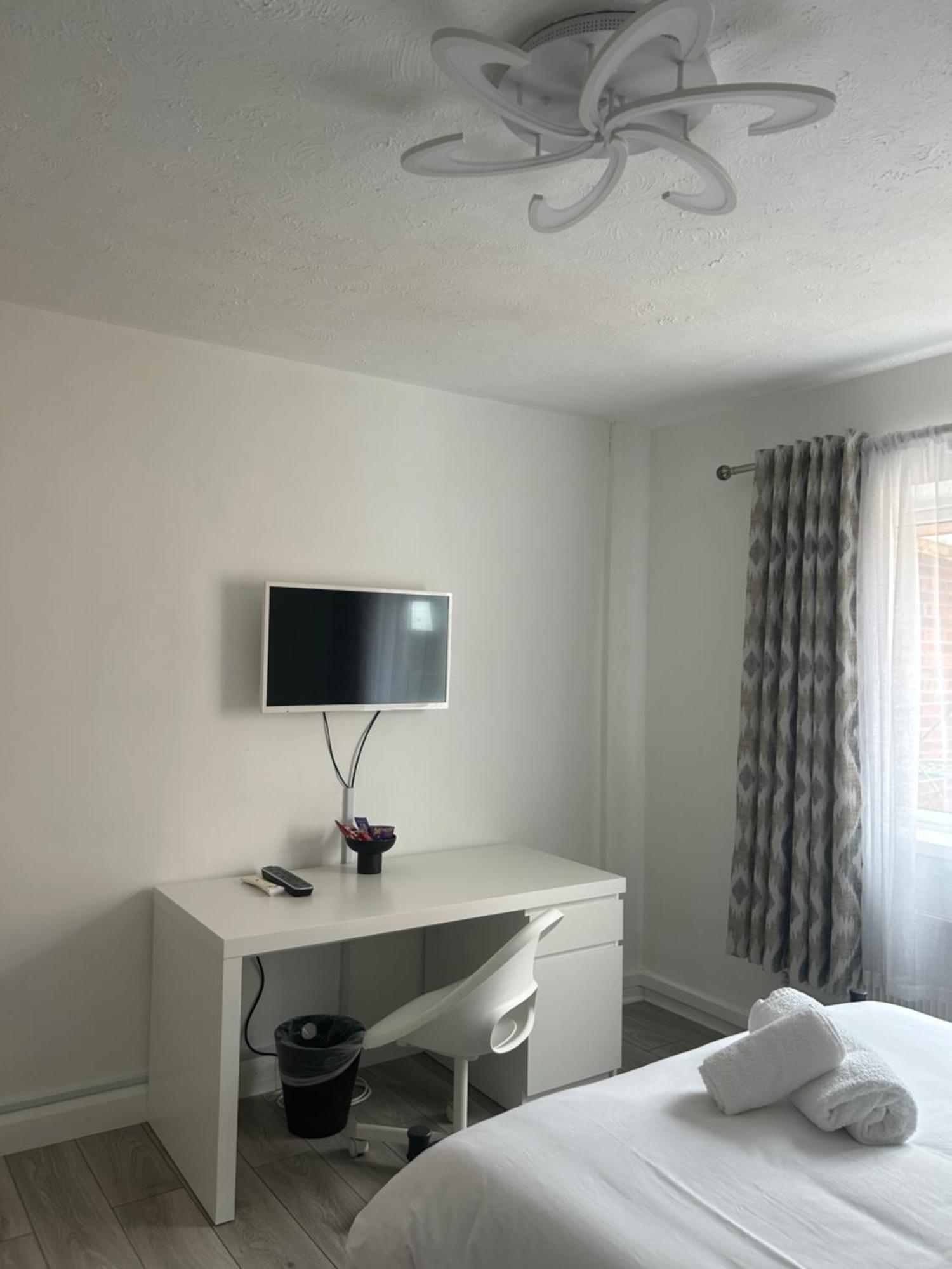 No6 Overnight Stays Free Onsite Parking Hindlip エクステリア 写真