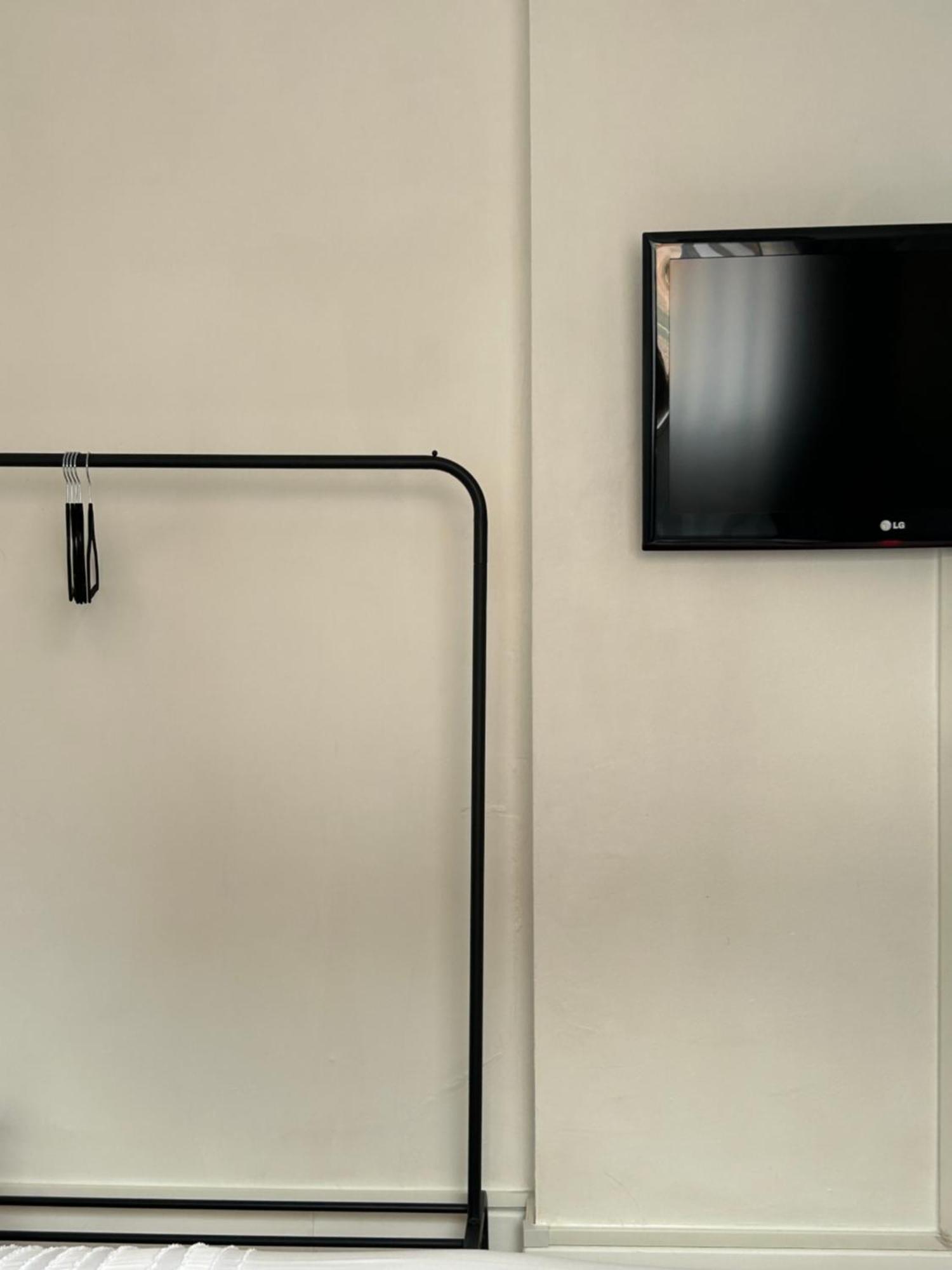 No6 Overnight Stays Free Onsite Parking Hindlip エクステリア 写真